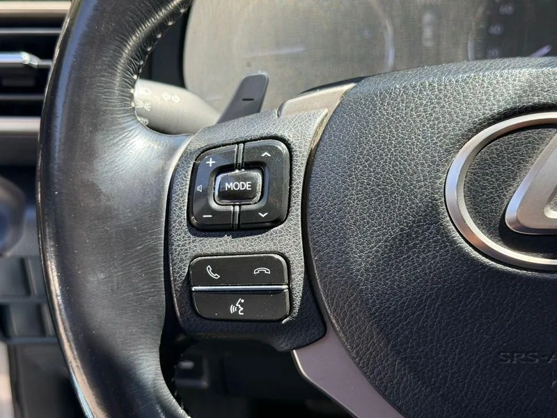 Lexus IS 200 2.0 TURBO foto 10