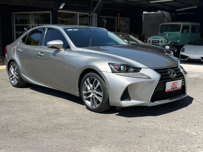 Lexus IS 200 2.0 TURBO foto 3