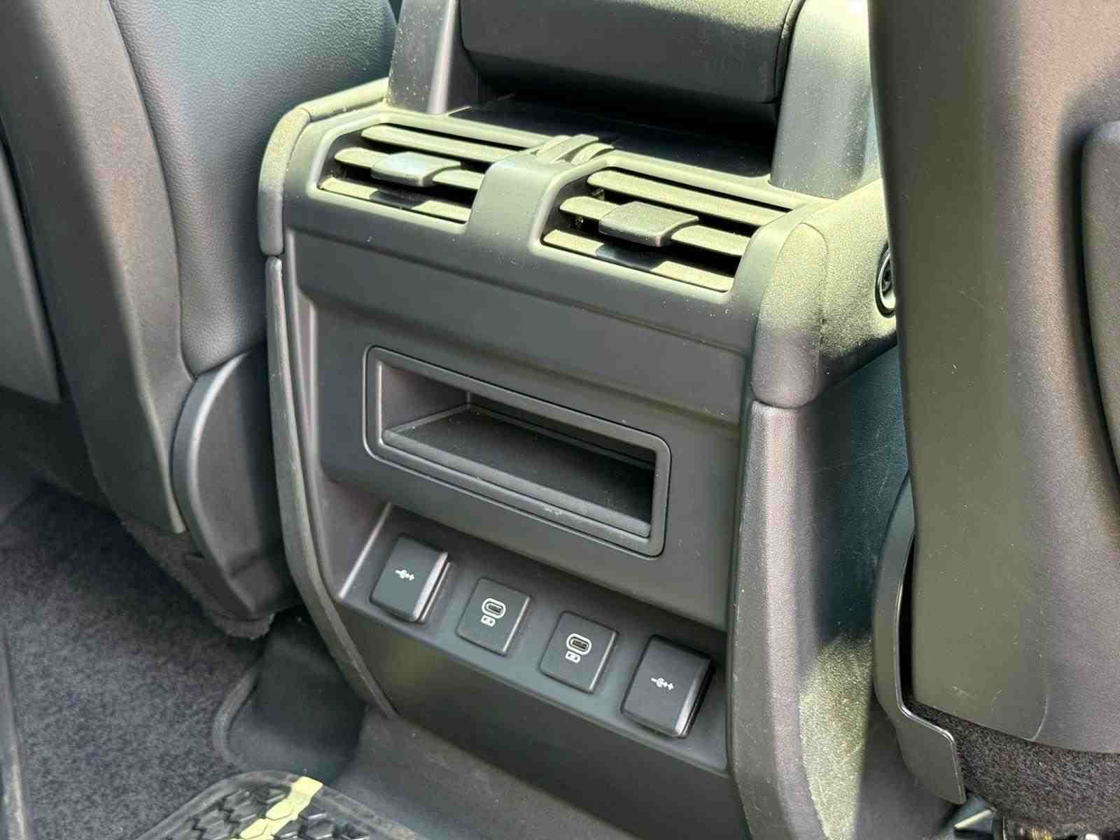 LAND ROVER DEFENDER 110 FIRST EDITION foto 17