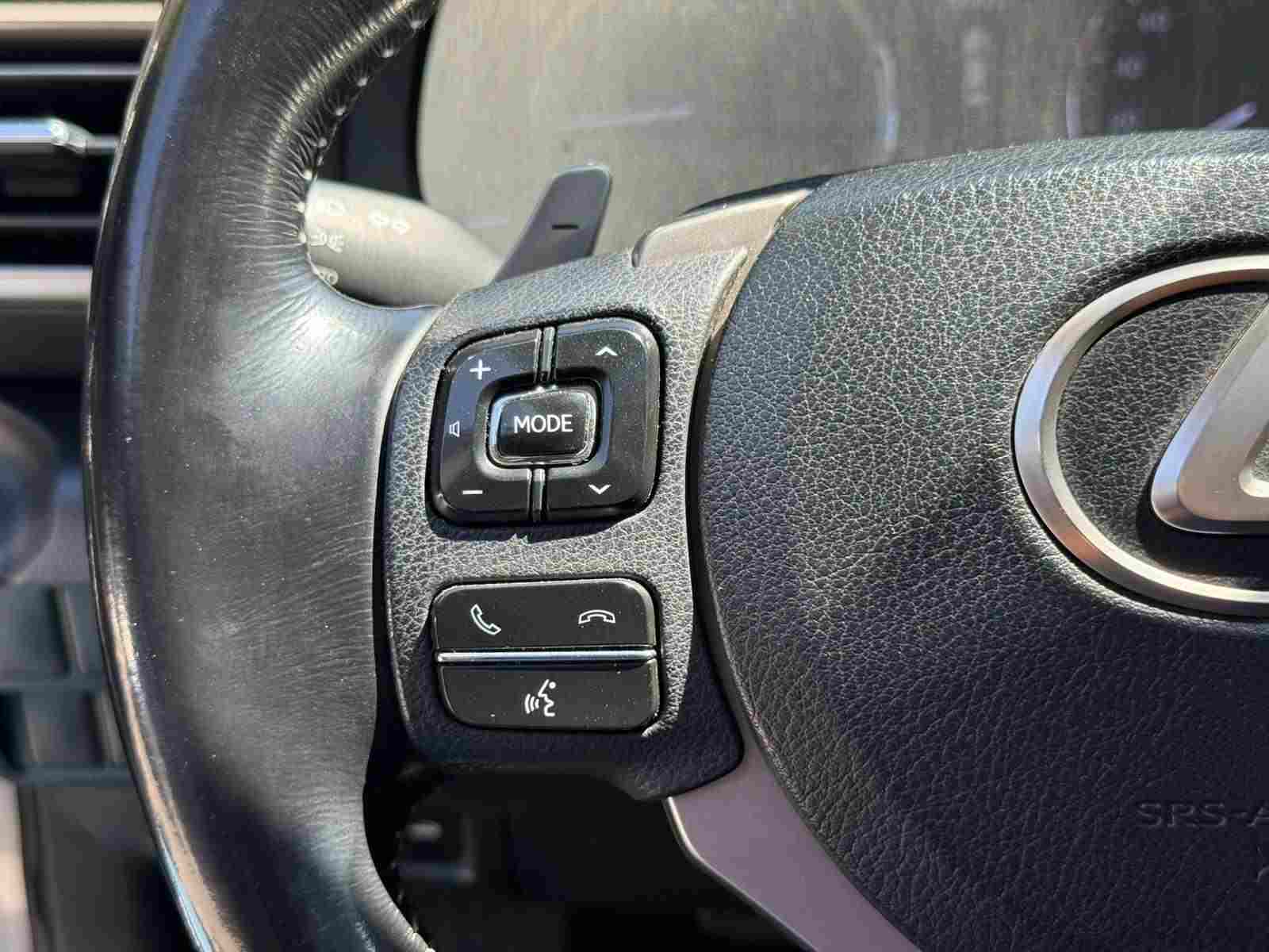 Lexus IS 200 foto 15
