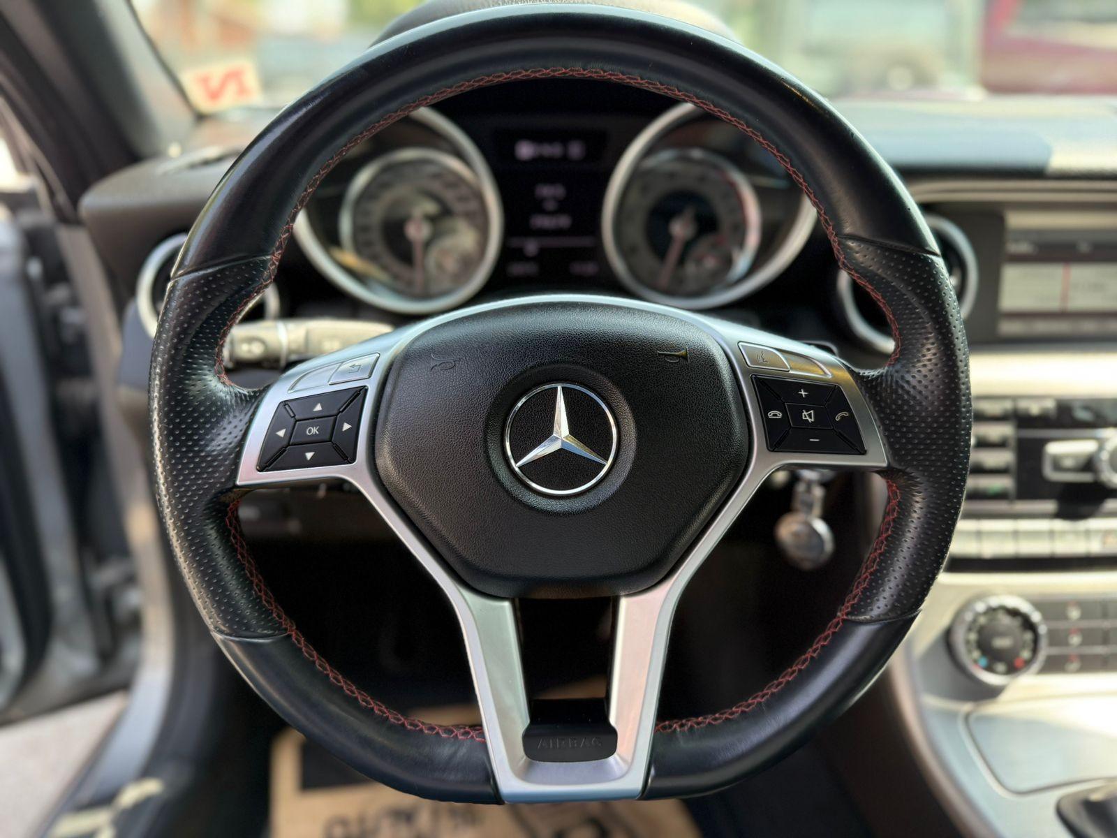 Mercedes-Benz SLK350 Roadster foto 9