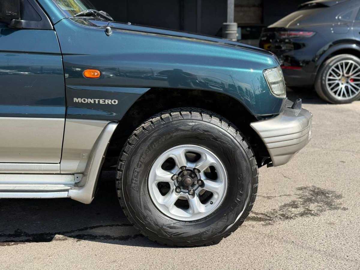 Mitsubishi Montero foto 11