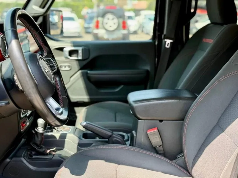 Jeep WRANGLER RUBICON UNLIMITED 3.6 EQUIPADO foto 17