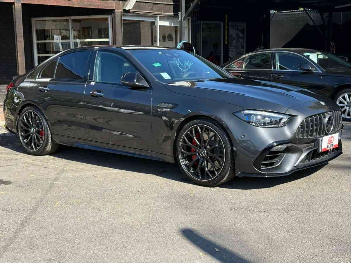 Mercedes-Benz C63 AMG S E Performance foto 2