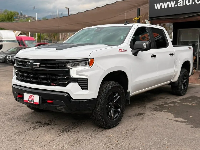 Chevrolet SILVERADO LT TRAIL BOSS 5.3 foto 1