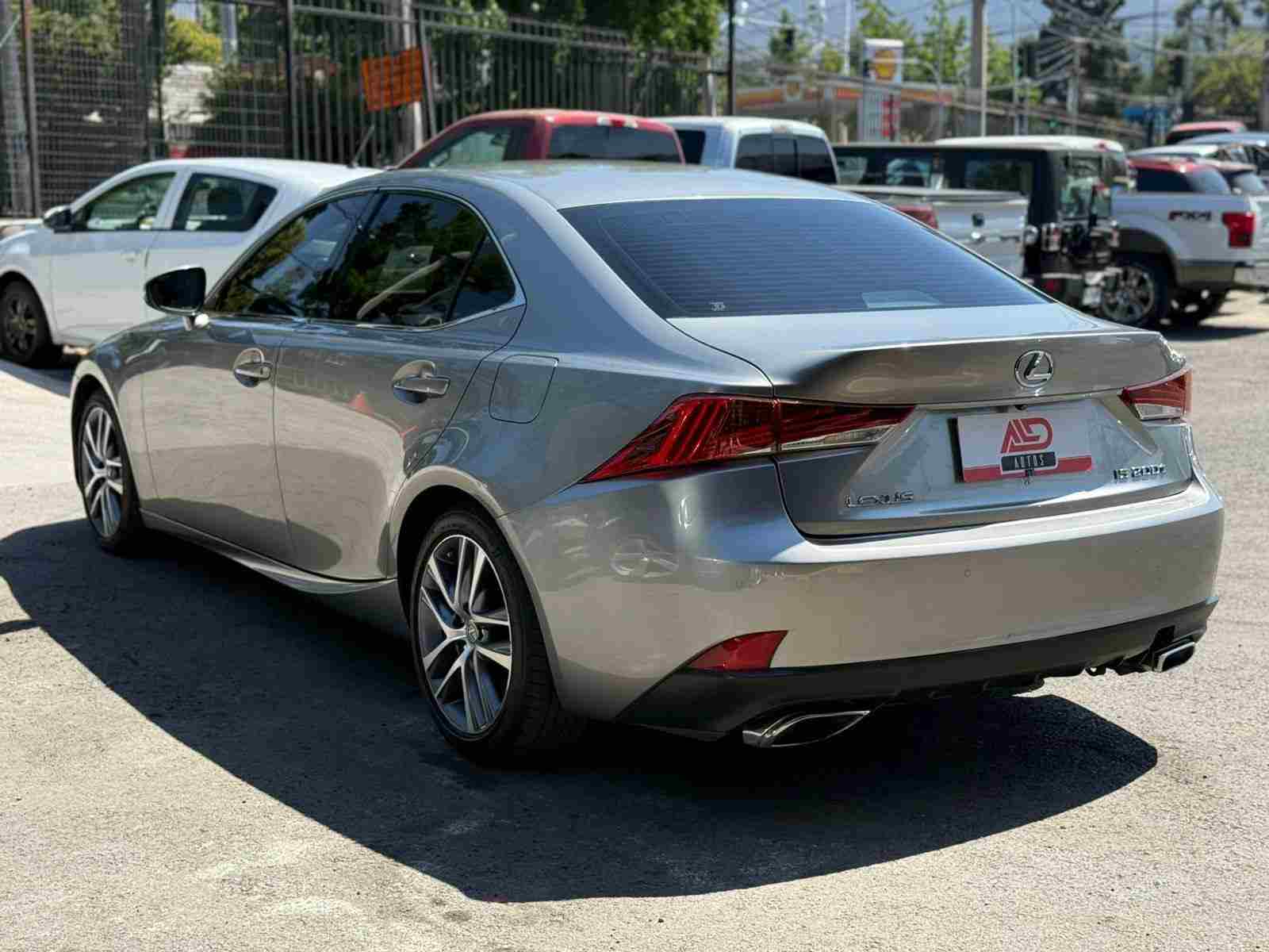 Lexus IS 200 foto 7