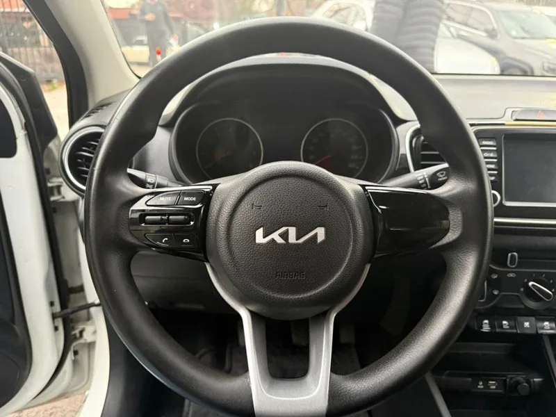 Kia Soluto foto 9