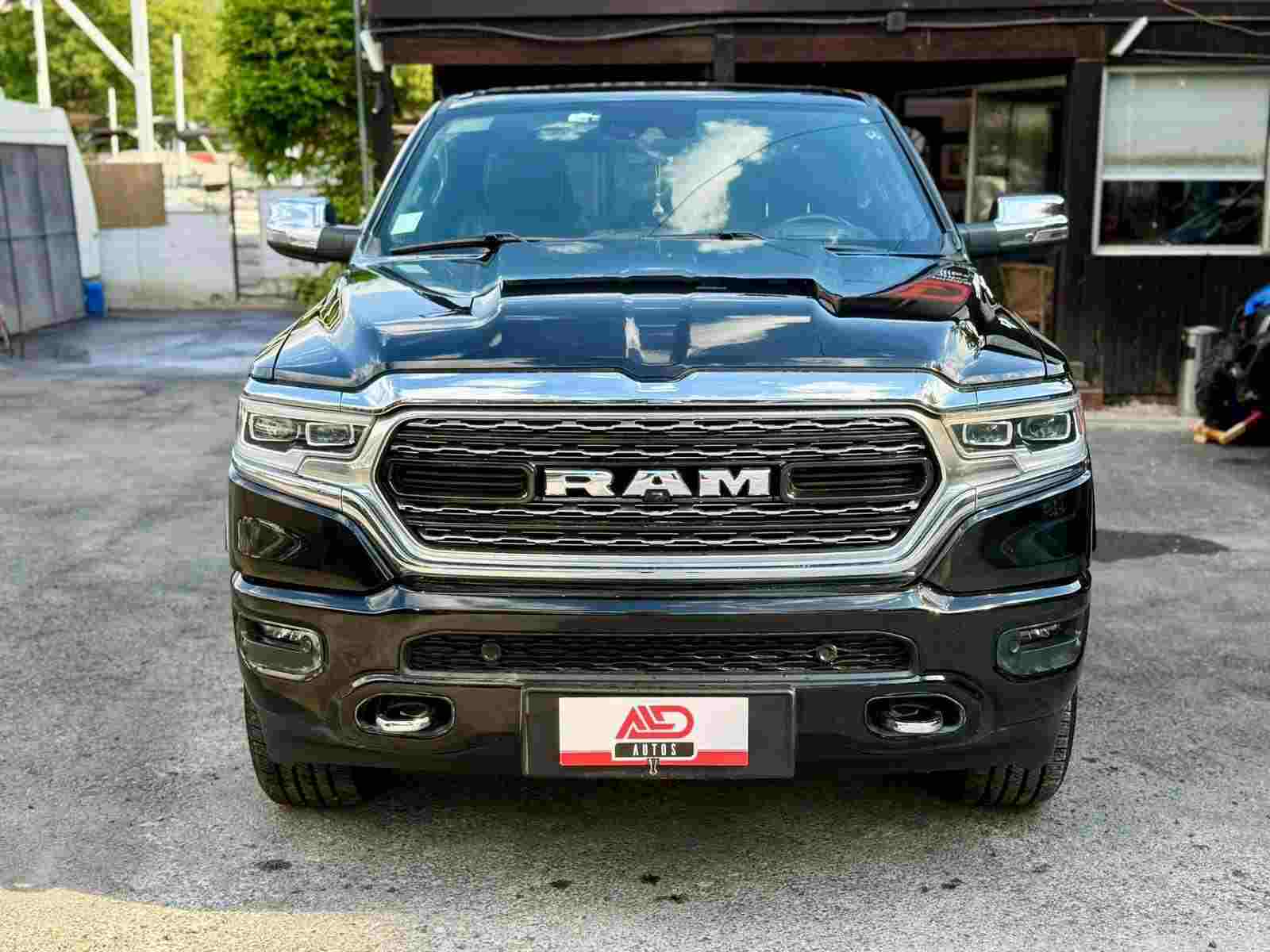RAM 1500 Limited 4x4 foto 1