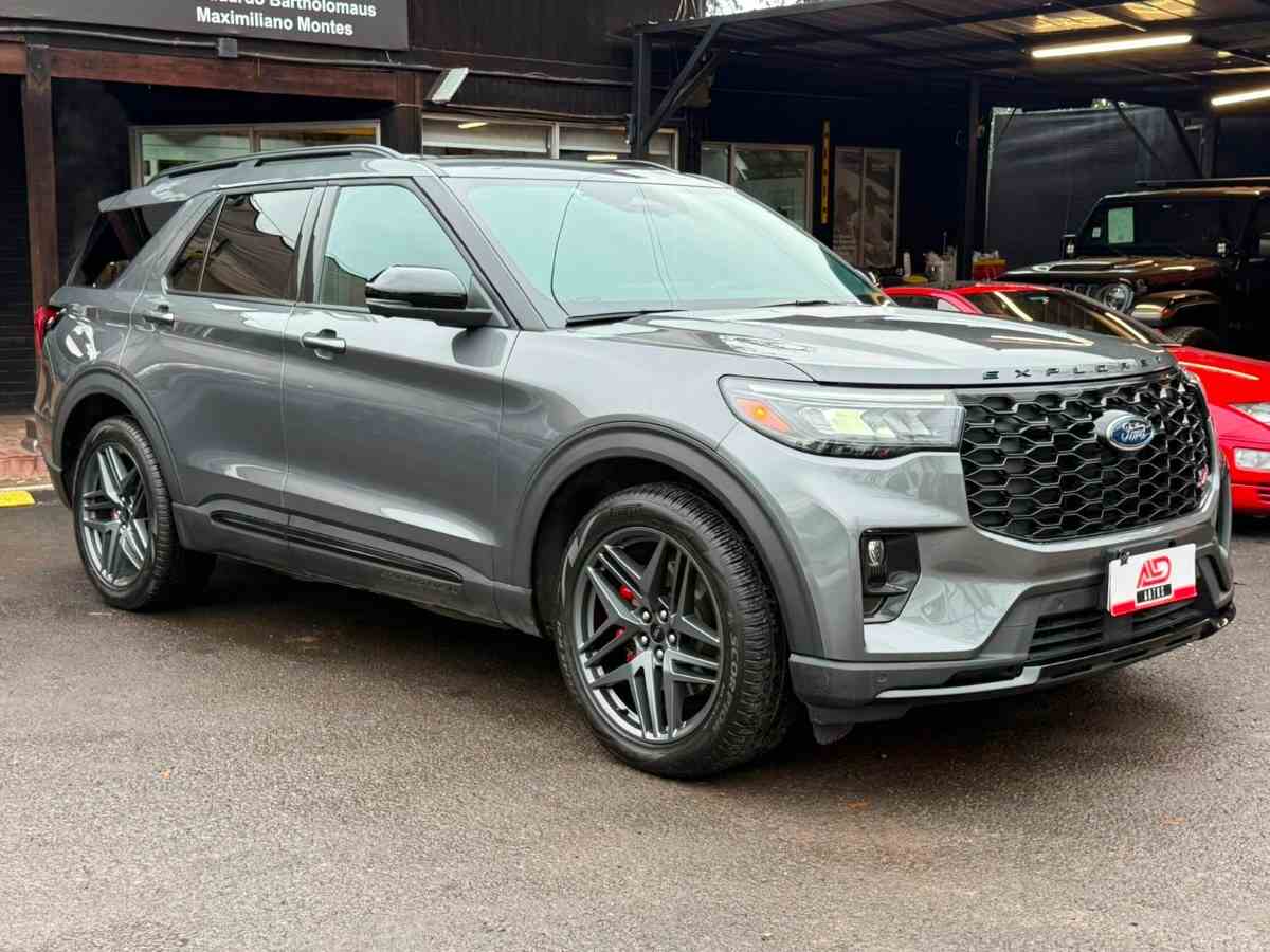 Ford Explorer ST 3.0 Biturbo AWD foto 2