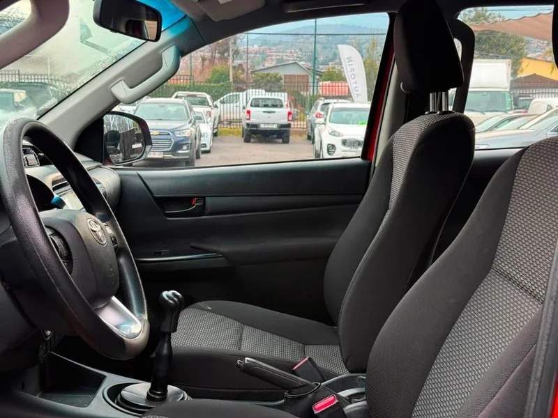 Toyota HILUX DX 4X4 MT 2.4 foto 13
