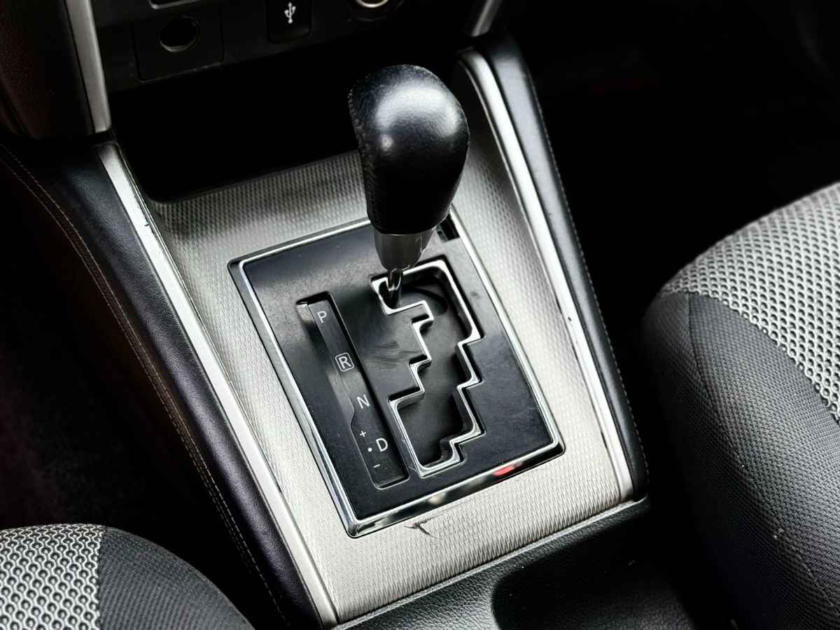 Mitsubishi L200 Dakar foto 12