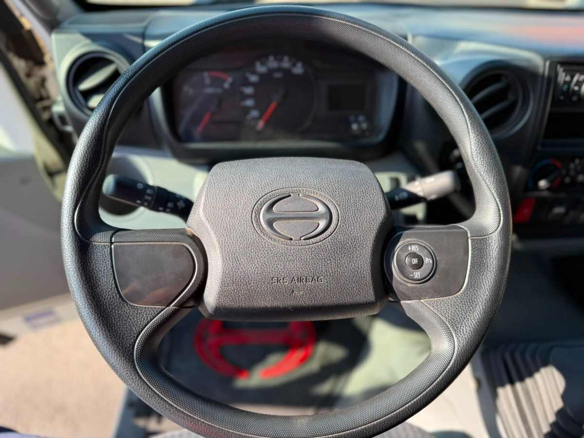 Hino XZU Carrozado foto 17