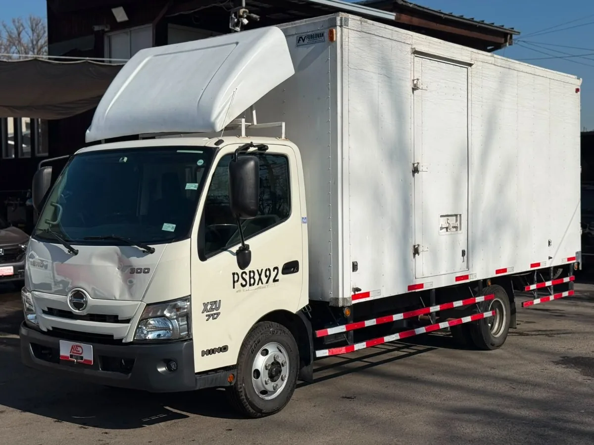 Hino XZU Carrozado foto 1