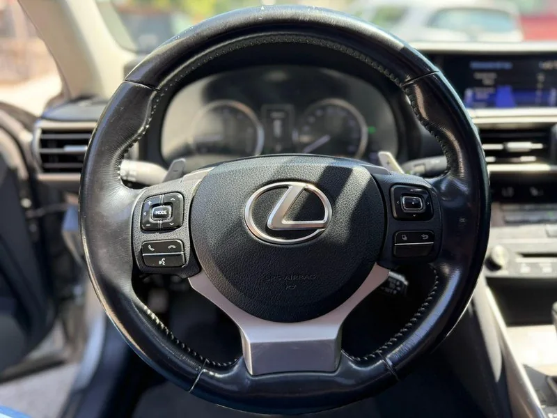 Lexus IS 200 2.0 TURBO foto 11
