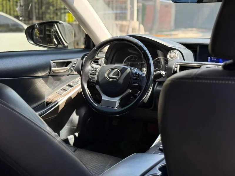 Lexus IS 200 2.0 TURBO foto 8