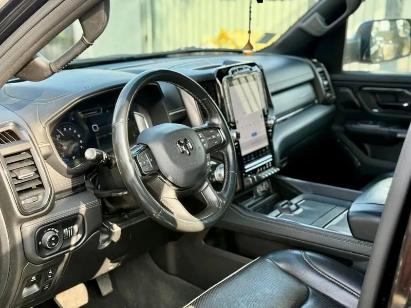 Ram 1500 LIMITED 4X4 foto 10