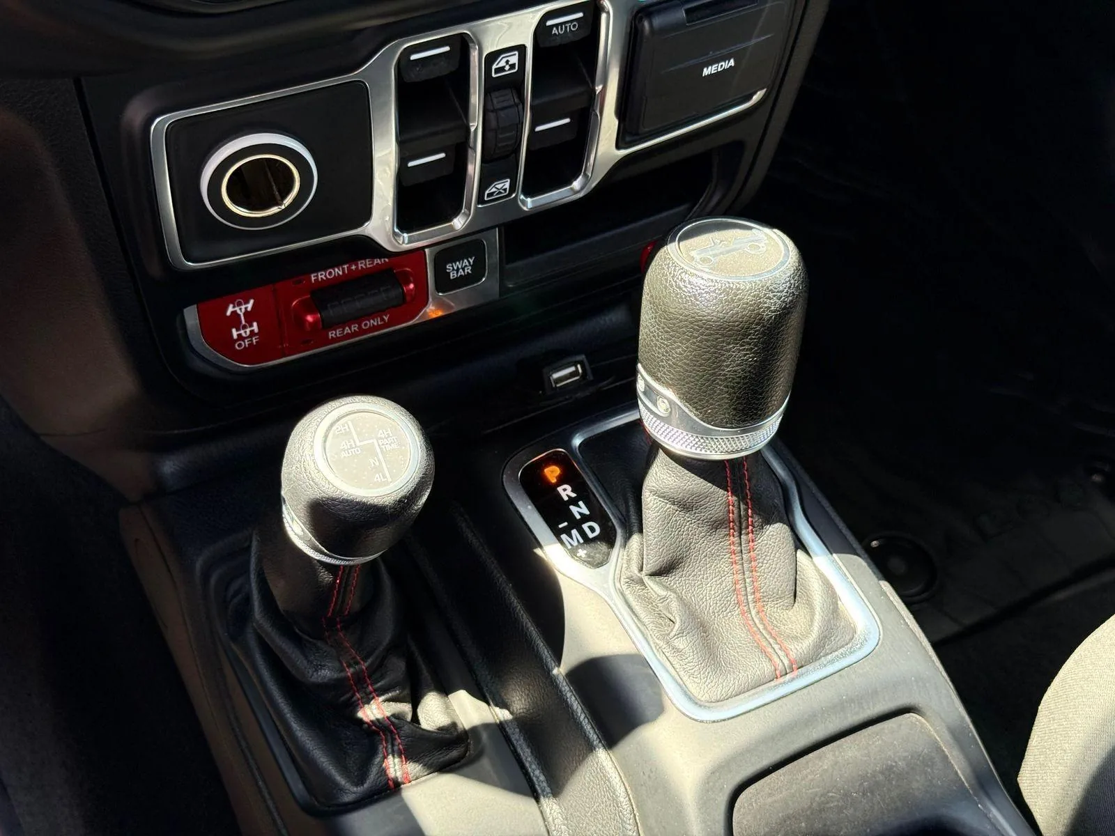 JEEP WRANGLER RUBICON UNLIMITED foto 16