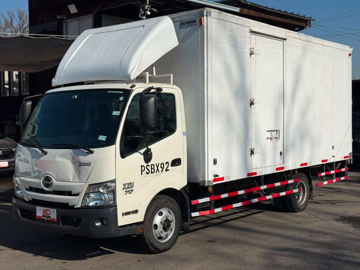 Hino XZU Carrozado foto 3