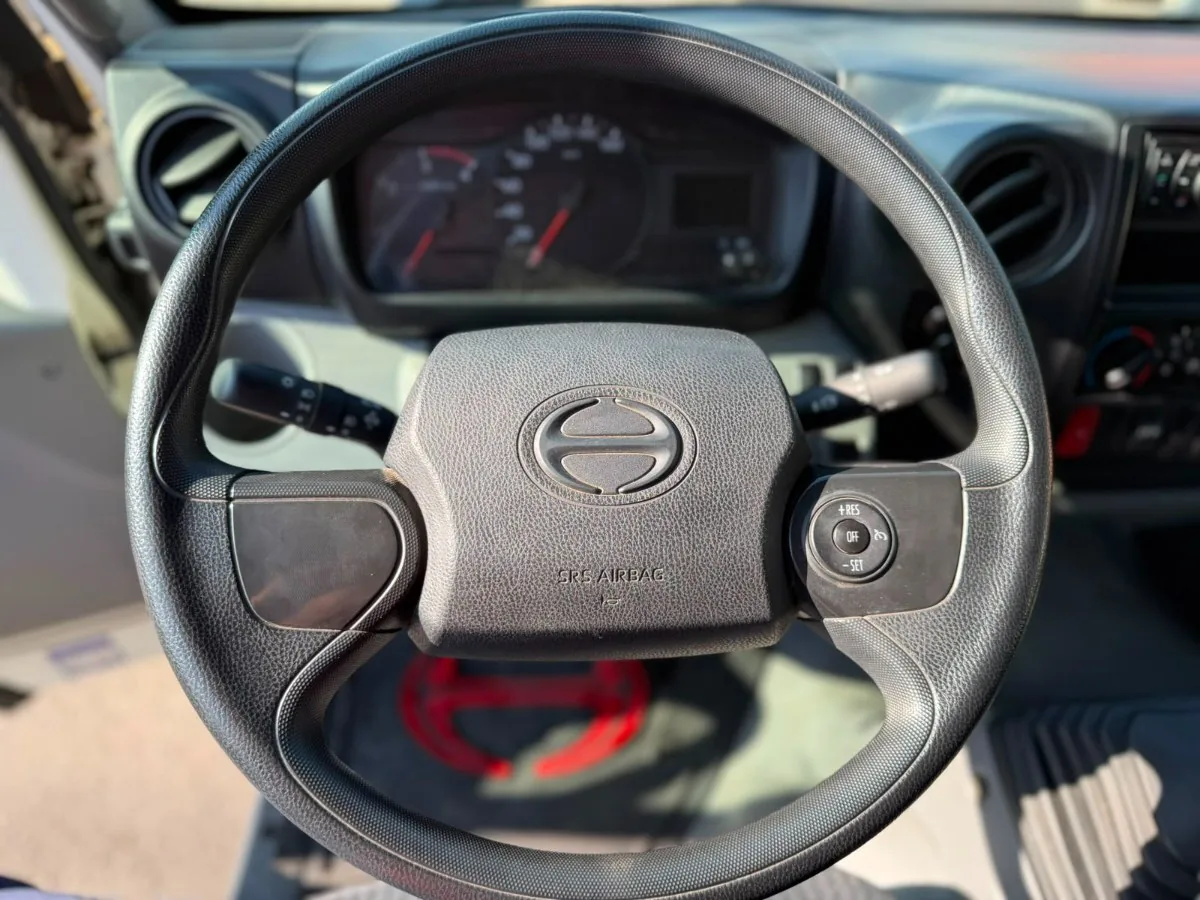 Hino XZU Carrozado foto 9