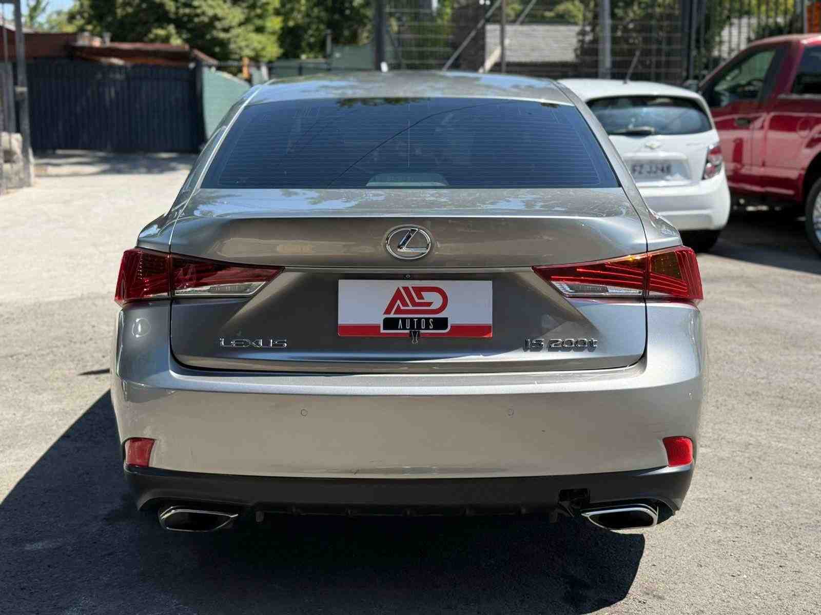 Lexus IS 200 foto 5