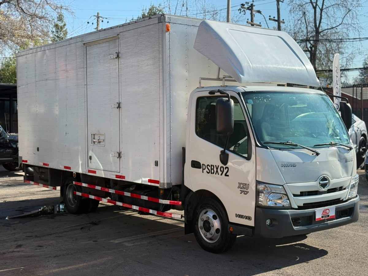 Hino XZU Carrozado foto 2