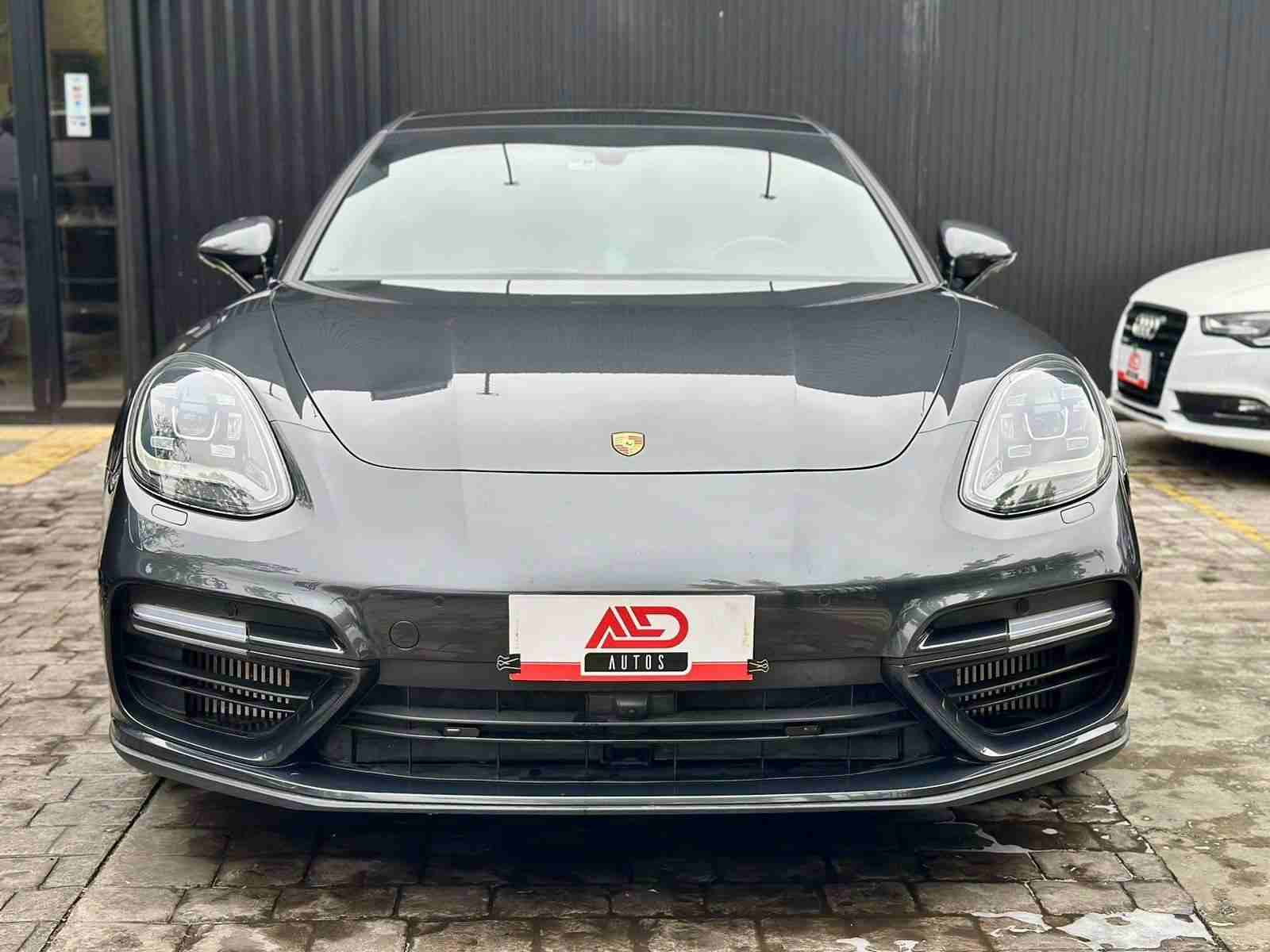 Porsche Panamera foto 1