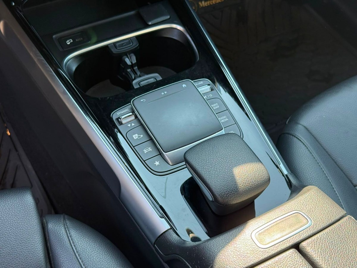 MERCEDES-BENZ GLB 200 foto 10