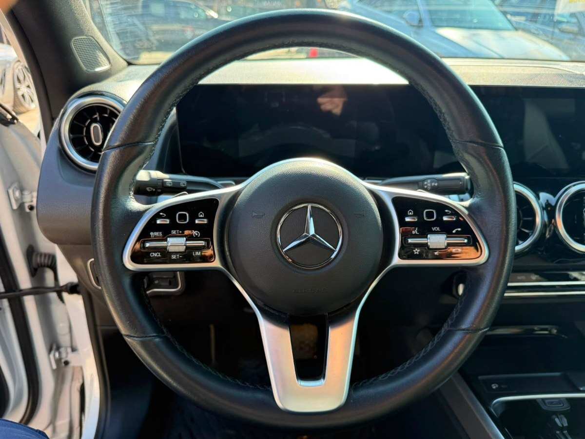Mercedes-Benz GLB 200 foto 15