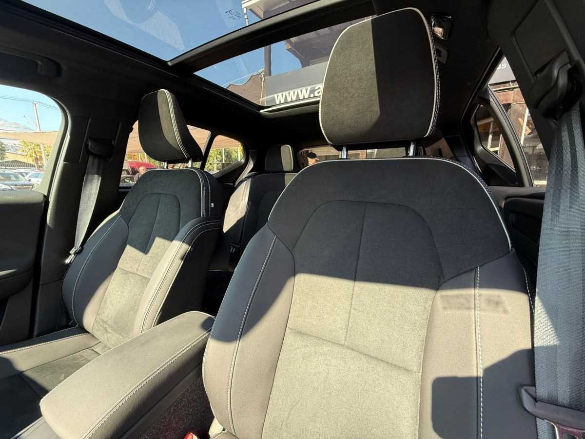 Volvo EX40 foto 11