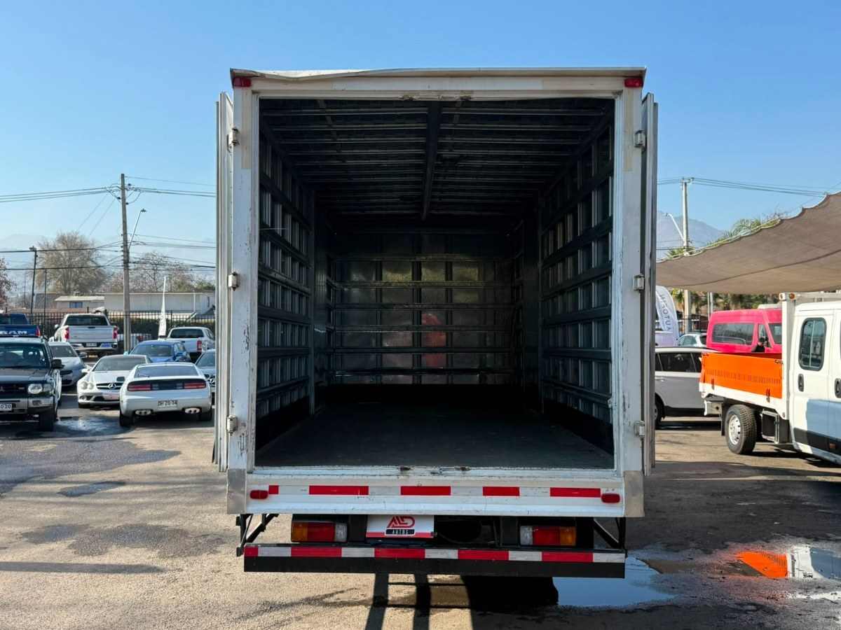 Hino XZU Carrozado foto 8