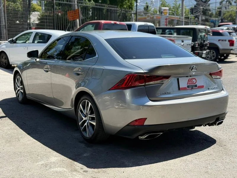 Lexus IS 200 2.0 TURBO foto 6
