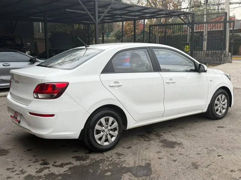 Kia Soluto foto 4