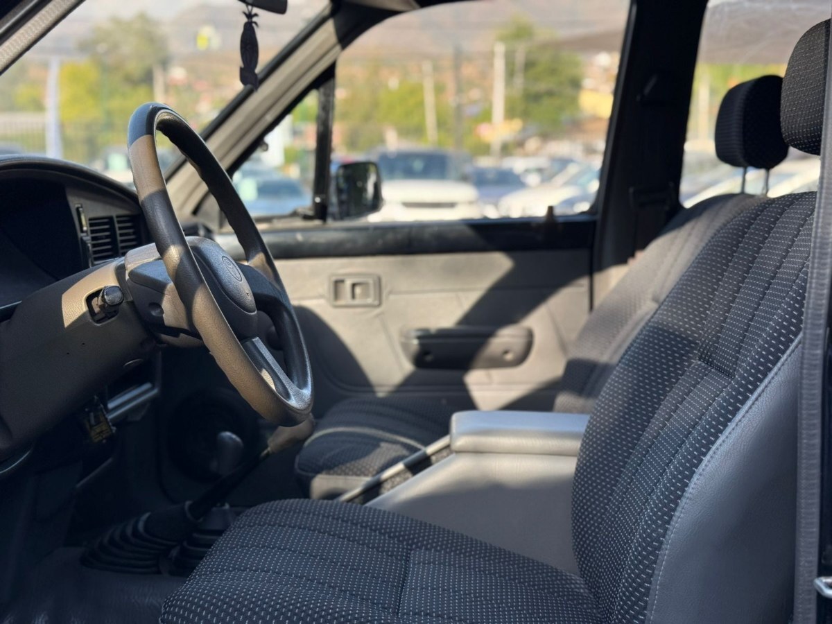 Toyota Hilux 2.4 MT 4x4 D Cab foto 16