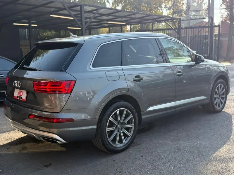 Audi Q7 2.0 TFSI QUATTRO 3 FILAS foto 4
