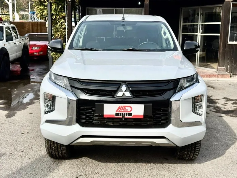 Mitsubishi L200 DAKAR 4X4 AT 2.4 DIESEL foto 2