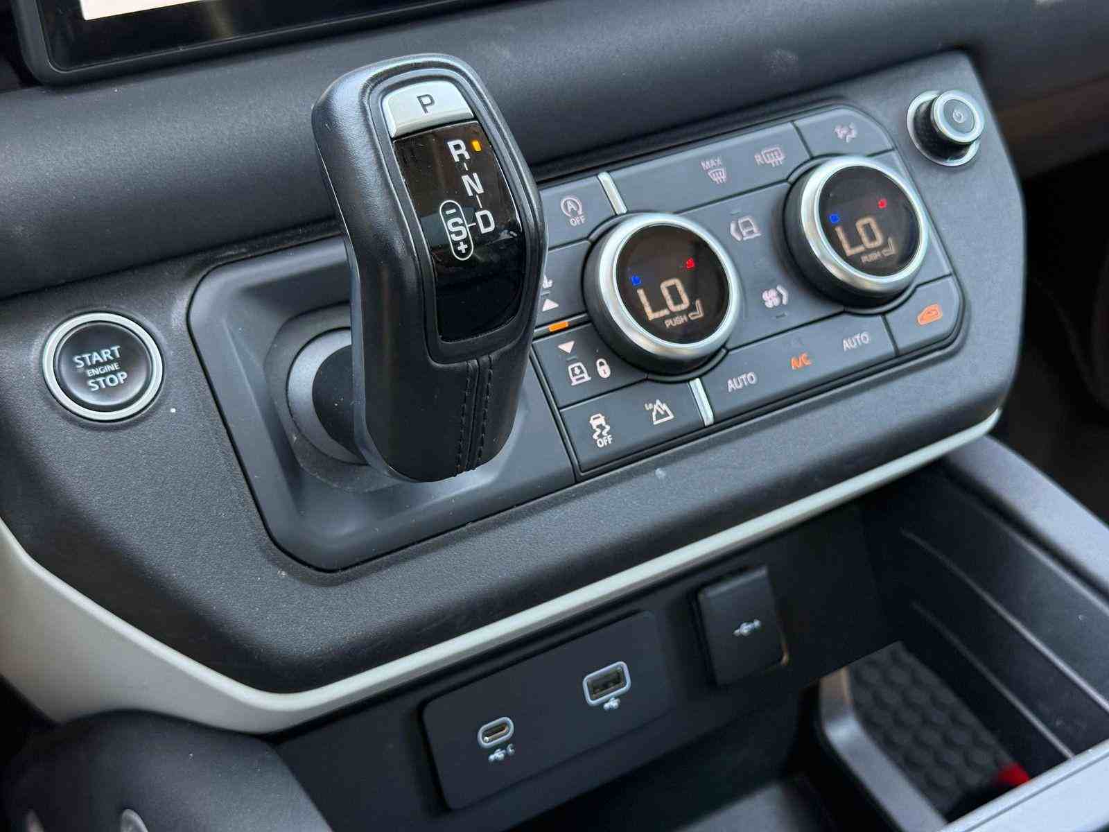LAND ROVER DEFENDER 110 FIRST EDITION foto 8