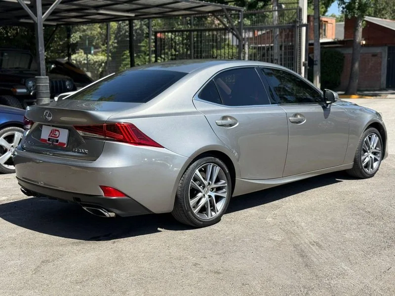 Lexus IS 200 2.0 TURBO foto 4