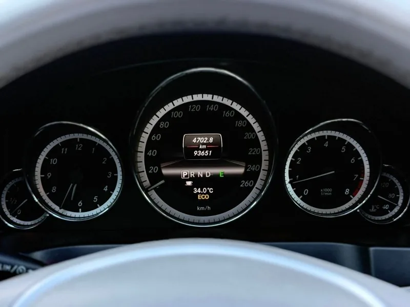 Mercedes-Benz E200 COUPE 2.0 TURBO foto 11