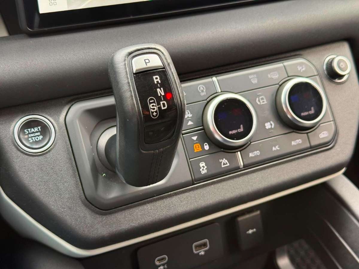 Land Rover Defender 110 foto 12