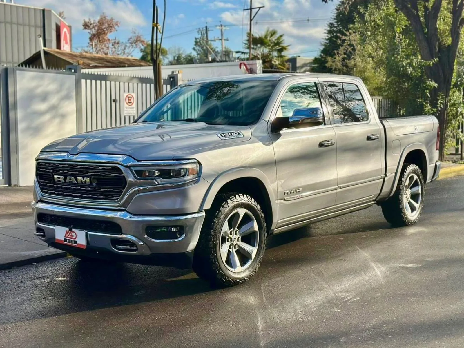 RAM 1500 Limited 5.7 foto 1