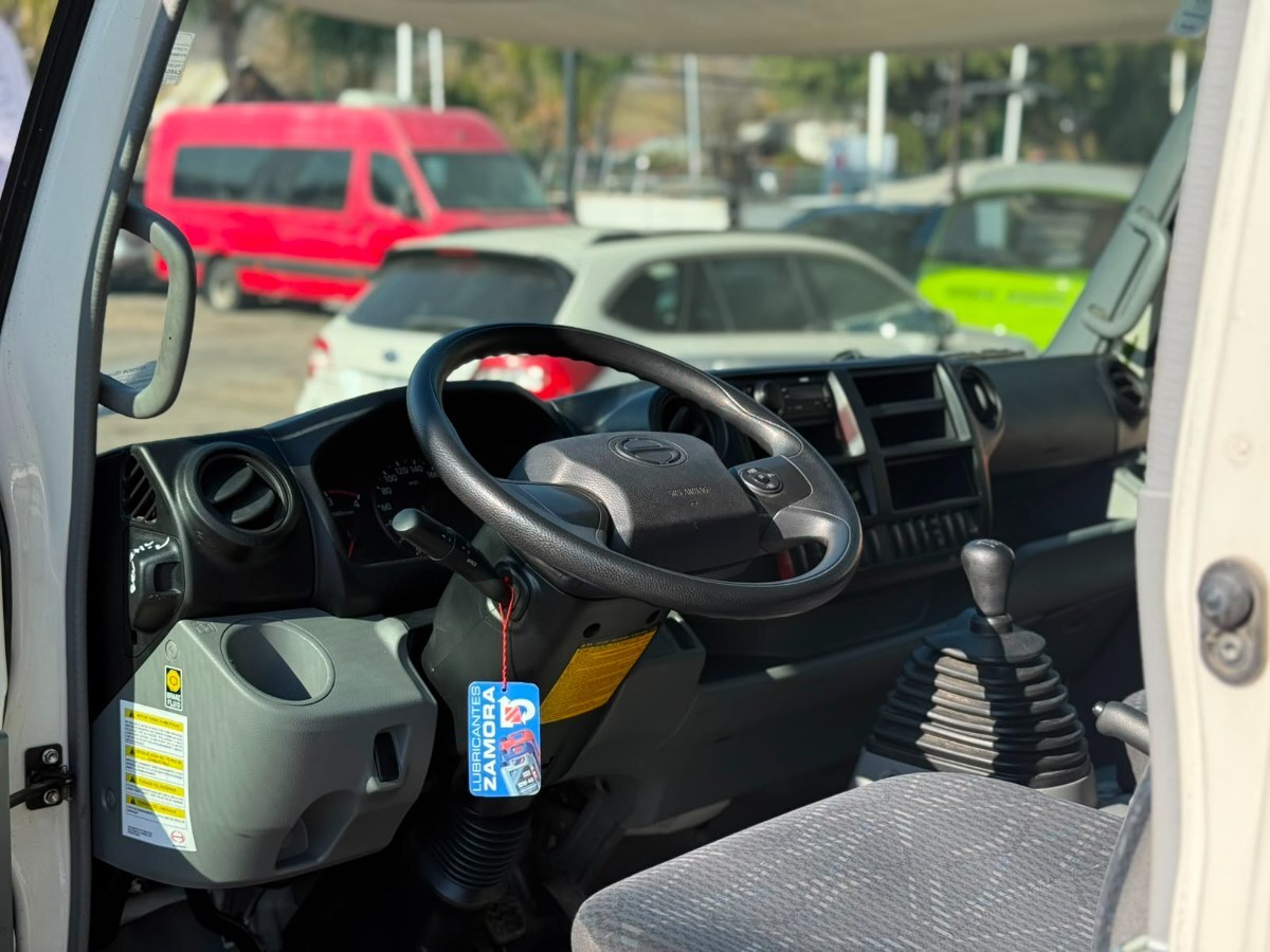 Hino XZU Carrozado foto 11