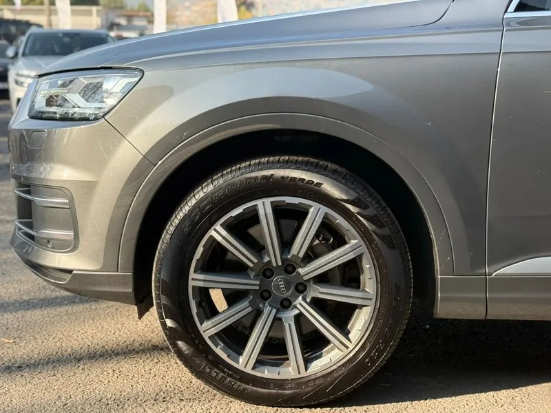 Audi Q7 2.0 TFSI QUATTRO 3 FILAS foto 7