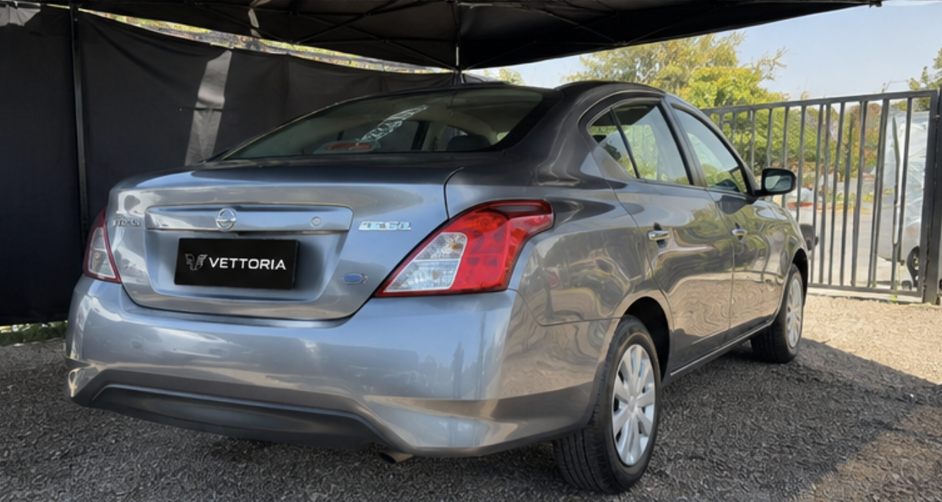 Nissan Versa foto 3