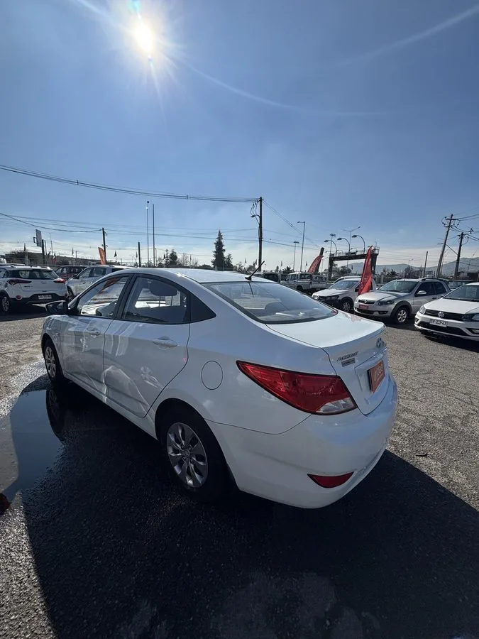 Hyundai Accent foto 6