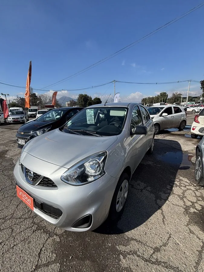 Nissan March foto 1