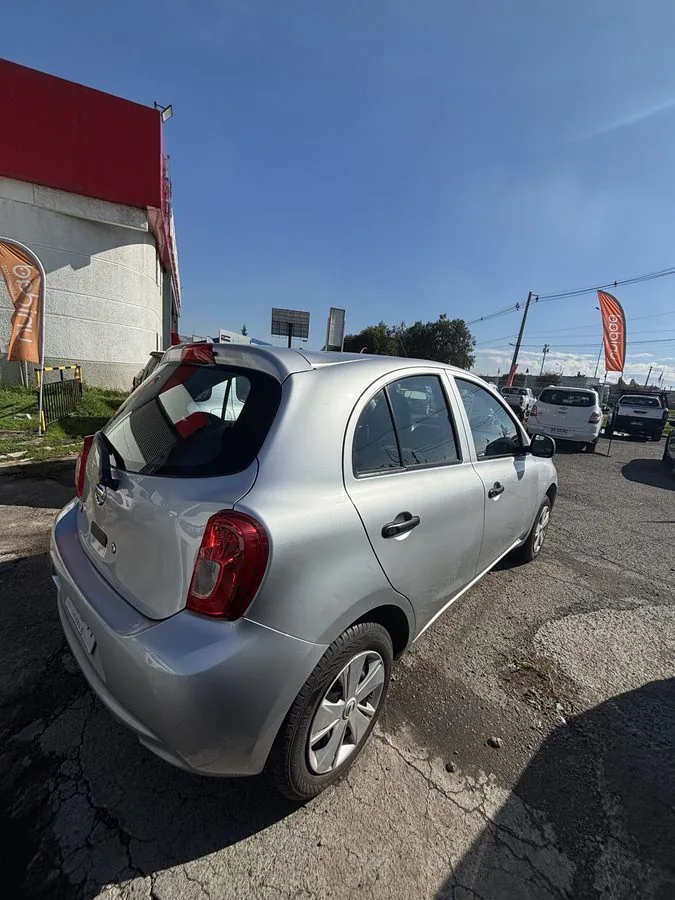 Nissan March foto 4