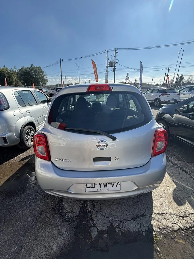 Nissan March foto 5