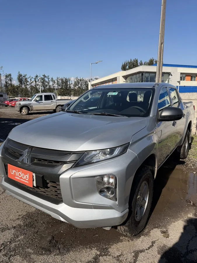Mitsubishi L200 foto 1