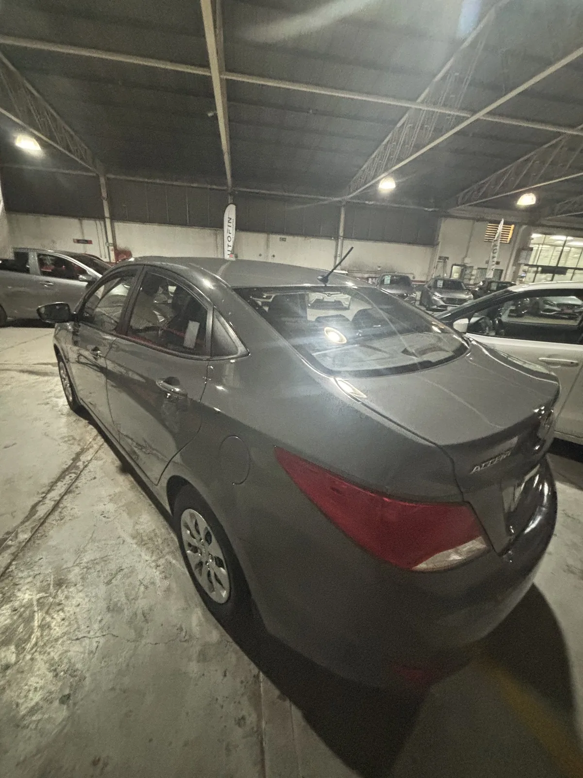 Hyundai Accent foto 6