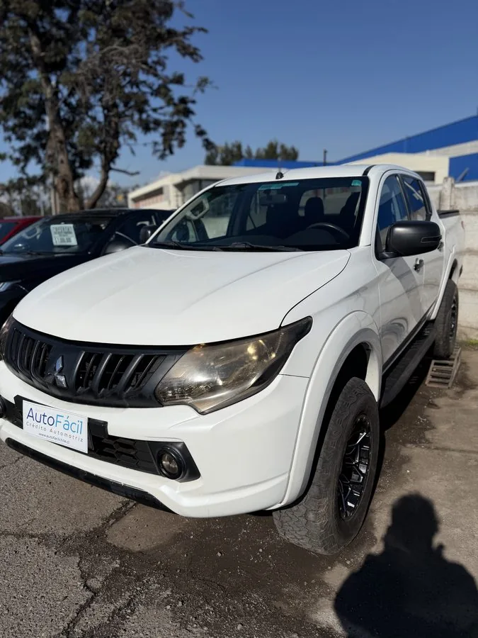 Mitsubishi L200 foto 1